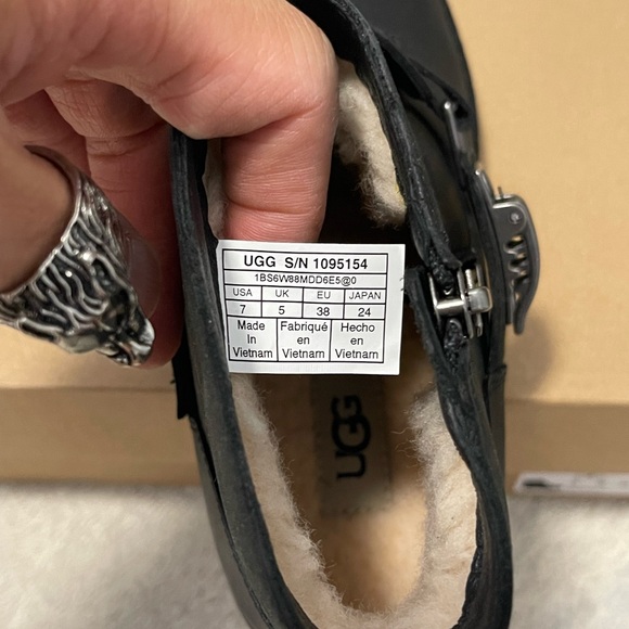 NIB Women’s Size 7 UGG Cheyne Zipper & Buckle Leather Ankle Boots In Black - Picture 9 of 13